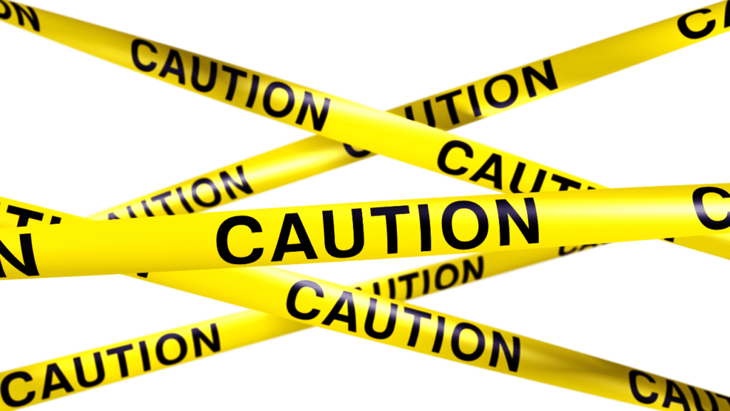 cautionと書かれたテープ